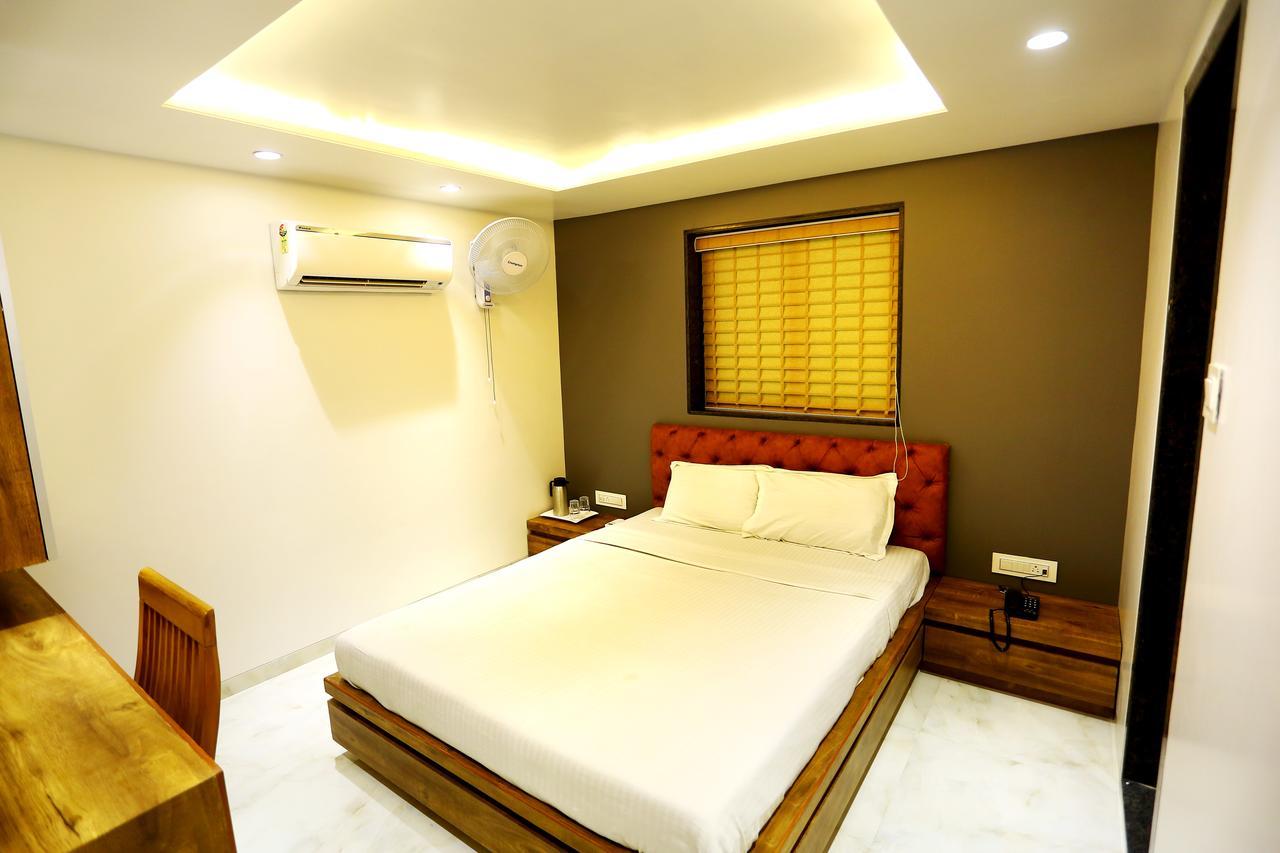 Tirupati International Hotel Surat Exterior photo