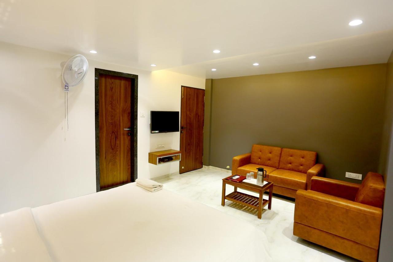Tirupati International Hotel Surat Exterior photo